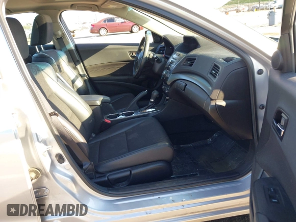 2013 Acura ILX with VIN 19VDE1F32DE014675, listed as a IAAI auction lot 41867371 with 177,361 mi miles. Bid and sale history available at carsss.com. Image 5.