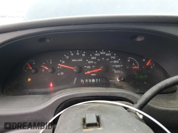 2005 Ford Econoline Passenger XL with VIN 1FBNE31L45HA70020, listed as a Copart auction lot 43475345 with 124,301 mi miles and Clean Title. Bid and sale history available at carsss.com. Image 9.