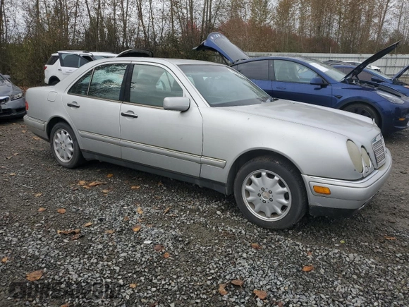 1999 Mercedes-Benz E-Class with VIN WDBJF65H5XA906877, listed as a Copart auction lot 76156014 with 141,956 mi miles and Clean Title. Bid and sale history available at carsss.com. Image 4.