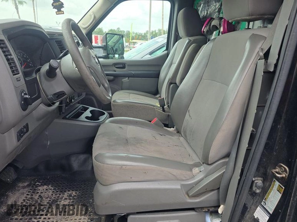 2016 Nissan NV S z VIN 1N6AF0LY6GN805550, wystawiony jako IAAI lot #42517032 z przebiegiem 238 389 mil mil oraz . Historia ofert i sprzedaży dostępna na DreamBid. Obrazek 33.