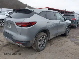 2023 Chevrolet Blazer LT z VIN 3GNKBHR44PS151103, wystawiony jako IAAI lot #41485281 z przebiegiem 37 351 mil mil oraz . Historia ofert i sprzedaży dostępna na DreamBid. Obrazek 4.
