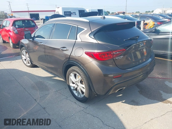 2017 Infiniti QX30 Premium z VIN SJKCH5CP4HA023330, wystawiony jako IAAI lot #42407253 z przebiegiem 132 317 mil mil oraz . Historia ofert i sprzedaży dostępna na DreamBid. Obrazek 3.