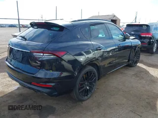 2022 Maserati Levante GT z VIN ZN661XUAXNX400339, wystawiony jako IAAI lot #41515920 z przebiegiem 48 360 mil mil oraz . Historia ofert i sprzedaży dostępna na DreamBid. Obrazek 4.