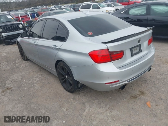 2013 BMW 3 Series 335i с VIN WBA3A9C50DF476559, выставлен на аукционе IAAI как лот 41723123 с пробегом 121 585 миль миль и . История ставок и продаж доступна на DreamBid. Изображение 3.