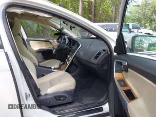 2017 Volvo XC60 Inscription с VIN YV449MRU5H2212488, выставлен на аукционе IAAI как лот 42165858 с пробегом 77 056 миль миль и . История ставок и продаж доступна на DreamBid. Изображение 5.
