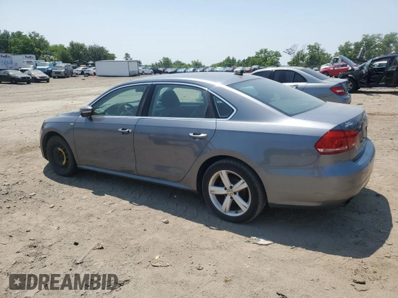 2014 Volkswagen Passat S z VIN 1VWAT7A34EC037407, wystawiony jako Copart lot #59512805 z przebiegiem 185 937 mil mil oraz Czysty tytuł • Clean title. Historia ofert i sprzedaży dostępna na DreamBid. Obrazek 2.