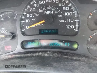 2003 Chevrolet Suburban Z71 with VIN 3GNFK16Z43G335561, listed as a IAAI auction lot 41901703 with 289,564 mi miles. Bid and sale history available at carsss.com. Image 7.