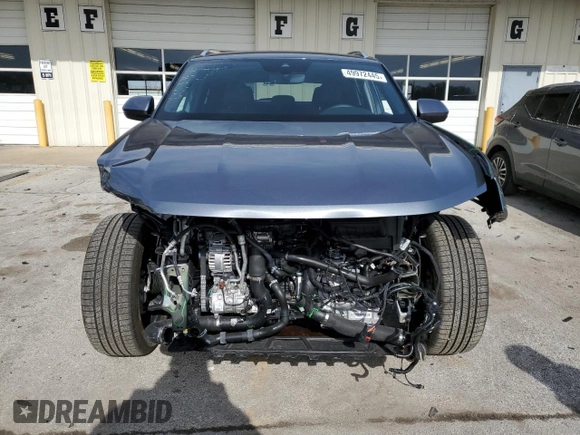 2024 Volkswagen Atlas SE z VIN 1V2KE2CA1RC255860, wystawiony jako Copart lot #49972445 z przebiegiem 1 242 mil mil oraz Szkoda całkowita • Salvage title. Historia ofert i sprzedaży dostępna na DreamBid. Obrazek 5.