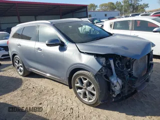 2020 Kia Sorento SX z VIN 5XYPKDA58LG686586, wystawiony jako IAAI lot #40502030 z przebiegiem 76 546 mil mil oraz . Historia ofert i sprzedaży dostępna na DreamBid. Obrazek 1.