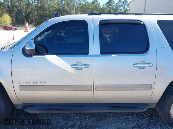 2014 Chevrolet Suburban LT with VIN 1GNSCJE06ER105294, listed as a IAAI auction lot 41687882 with 200,698 mi miles. Bid and sale history available at carsss.com. Image 14.