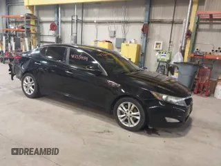 2013 Kia Optima EX z VIN 5XXGN4A77DG257728, wystawiony jako IAAI lot #41735459 z przebiegiem 262 740 mil mil oraz . Historia ofert i sprzedaży dostępna na DreamBid. Obrazek 1.