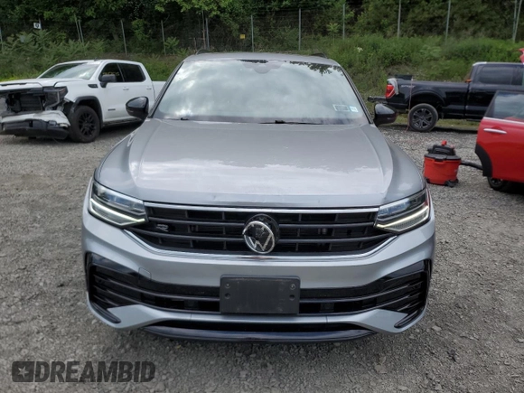 2022 Volkswagen Tiguan SE R-Line Black with VIN 3VV8B7AXXNM146851, listed as a Copart auction lot 58930905 with 24,675 mi miles and Salvage title. Bid and sale history available at DreamBid. Image 5.