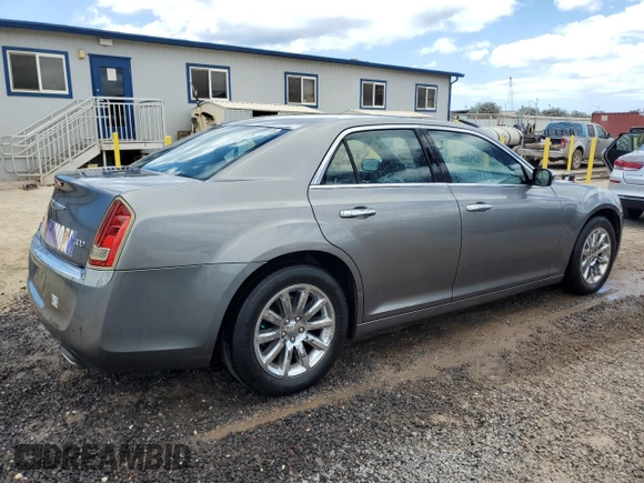 2011 Chrysler 300 Limited z VIN 2C3CA5CGXBH598486, wystawiony jako Copart lot #53387105 z przebiegiem 136 927 mil mil oraz Czysty tytuł • Clean title. Historia ofert i sprzedaży dostępna na DreamBid. Obrazek 3.