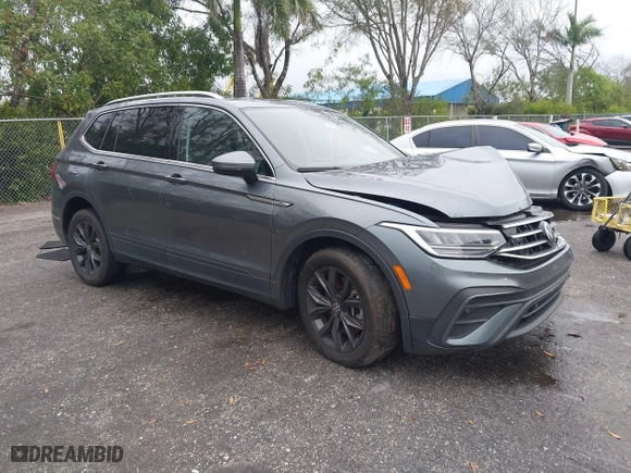 2022 Volkswagen Tiguan SE with VIN 3VV3B7AX6NM070815, listed as a IAAI auction lot 41391891 with 32,818 mi miles. Bid and sale history available at carsss.com. Image 1.
