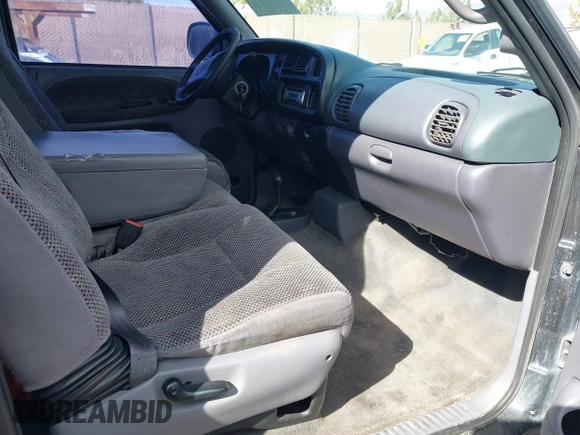 2000 Dodge 1500 with VIN 3B7HF13Z3YG153738, listed as a IAAI auction lot 41665376 with 149,025 mi miles and . Bid and sale history available at DreamBid. Image 5.