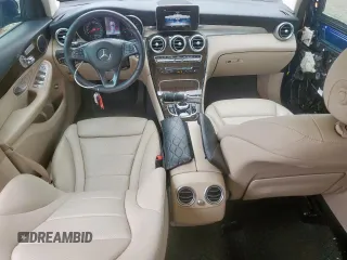 2019 Mercedes-Benz GLC 300 z VIN WDC0G4JB0KV157840, wystawiony jako Copart lot #63104085 z przebiegiem Nie podano mil oraz Szkoda całkowita • Salvage title. Historia ofert i sprzedaży dostępna na DreamBid. Obrazek 8.