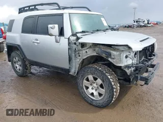 2007 Toyota FJ Cruiser with VIN JTEBU11FX70056992, listed as a IAAI auction lot 41814520 with 162,583 mi miles. Bid and sale history available at carsss.com. Image 1.