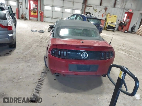 2013 Ford Mustang V6 с VIN 1ZVBP8EM8D5200645, выставлен на аукционе IAAI как лот 41035547 с пробегом 156 702 миль миль и . История ставок и продаж доступна на DreamBid. Изображение 16.