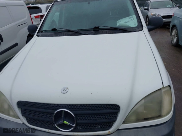 1999 Mercedes-Benz M-Class with VIN 4JGAB54E3XA141663, listed as a IAAI auction lot 41886982 with 196,503 mi miles. Bid and sale history available at carsss.com. Image 10.
