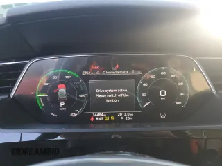 2024 Audi Q8 e-tron Premium Plus z VIN WA15AAGE4RB017020, wystawiony jako Copart lot #87812675 z przebiegiem 14 464 mil mil oraz Szkody całkowita. Historia ofert i sprzedaży dostępna na DreamBid. Obrazek 9.