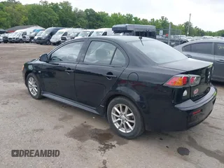 2015 Mitsubishi Lancer ES z VIN JA32U2FU9FU002350, wystawiony jako IAAI lot #40054160 z przebiegiem 120 980 mil mil oraz . Historia ofert i sprzedaży dostępna na DreamBid. Obrazek 3.