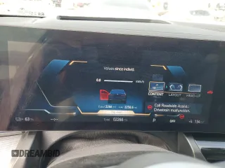 2024 BMW i5 eDrive40 z VIN WBY33FK03RCR93119, wystawiony jako Copart lot #43586895 z przebiegiem 2 266 mil mil oraz Szkoda całkowita • Salvage title. Historia ofert i sprzedaży dostępna na DreamBid. Obrazek 9.