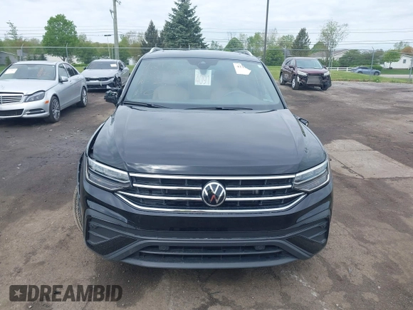 2024 Volkswagen Tiguan SE with VIN 3VVMB7AX7RM042855, listed as a IAAI auction lot 42223748 with 14,077 mi miles and . Bid and sale history available at DreamBid. Image 12.