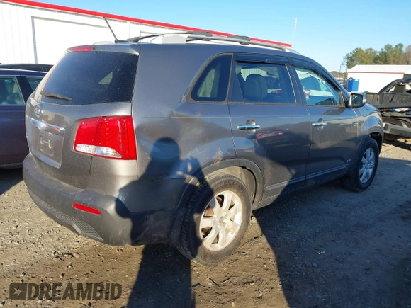 2012 Kia Sorento LX with VIN 5XYKTDA23CG297268, listed as a IAAI auction lot 41427273 with 195,578 mi miles. Bid and sale history available at carsss.com. Image 4.