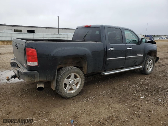 2011 GMC Sierra 2500HD Denali with VIN 1GT125C89BF264055, listed as a Copart auction lot 76407454 with 211,776 mi miles and Salvage Title. Bid and sale history available at carsss.com. Image 3.