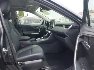 2024 Toyota RAV4 Hybrid XLE Premium z VIN JTMB6RFV5RJ059437, wystawiony jako IAAI lot #42485203 z przebiegiem 4 200 mil mil oraz . Historia ofert i sprzedaży dostępna na DreamBid. Obrazek 5.