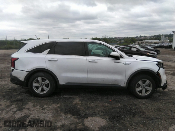 2021 Kia Sorento LX with VIN 5XYRG4LCXMG017520, listed as a IAAI auction lot 39440093 with 111,311 mi miles. Bid and sale history available at carsss.com. Image 14.