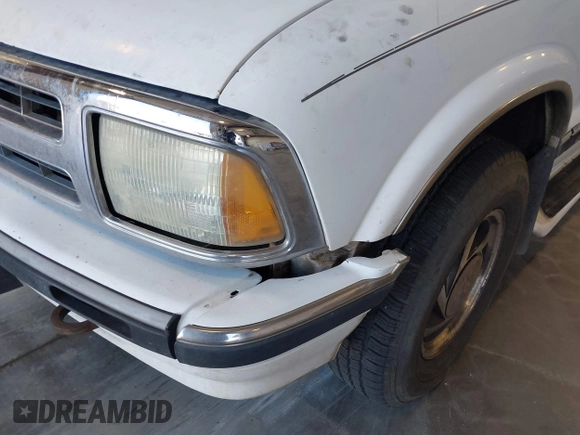 1995 Chevrolet Blazer with VIN 1GNDT13W0S2182537, listed as a IAAI auction lot 42647704 with 288,515 mi miles and . Bid and sale history available at DreamBid. Image 6.