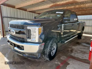 2018 Ford F-350 XL z VIN 1FT8W3BT5JED00101, wystawiony jako Copart lot #58048685 z przebiegiem 392 049 mil mil oraz Czysty tytuł • Clean title. Historia ofert i sprzedaży dostępna na DreamBid. Obrazek 1.