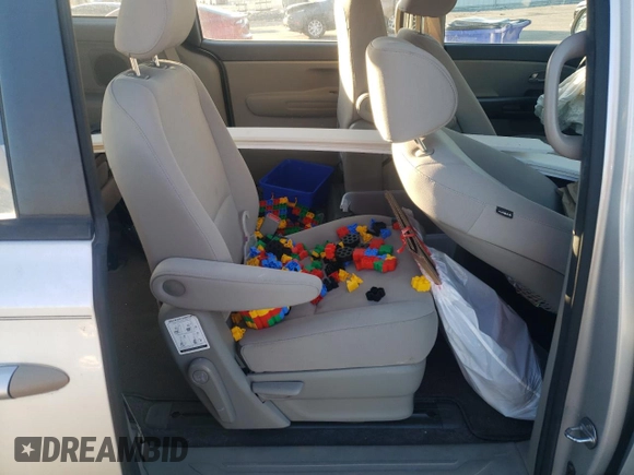 2015 Kia Sedona L with VIN KNDMA5C11F6049410, listed as a Copart auction lot 46272755 with 86,340 mi miles and Salvage Title. Bid and sale history available at carsss.com. Image 12.