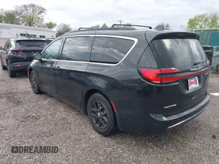 2022 Chrysler Pacifica Touring L with VIN 2C4RC1BG9NR194782, listed as a IAAI auction lot 41842410 with 76,231 mi miles and . Bid and sale history available at DreamBid. Image 3.
