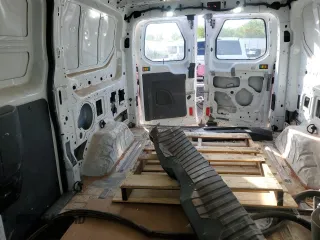 2018 Ford Transit z VIN 1FTYE1ZM9JKA03419, wystawiony jako Copart lot #53331965 z przebiegiem 119 276 mil mil oraz Szkoda całkowita • Salvage title. Historia ofert i sprzedaży dostępna na DreamBid. Obrazek 10.