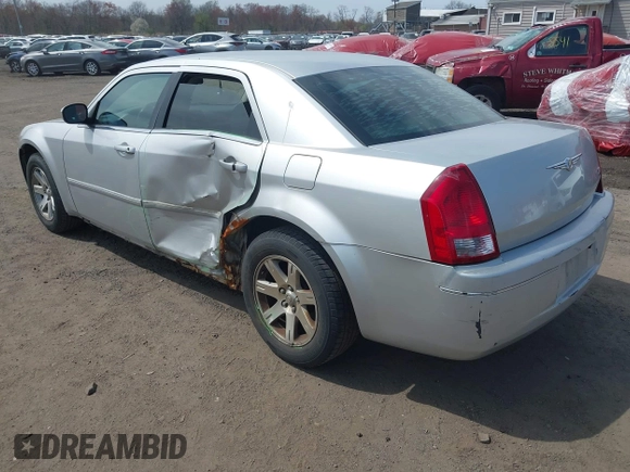2007 Chrysler 300 Touring with VIN 2C3KA53G17H798756, listed as a IAAI auction lot 42065978 with 204,388 mi miles and . Bid and sale history available at carsss.com. Image 3.
