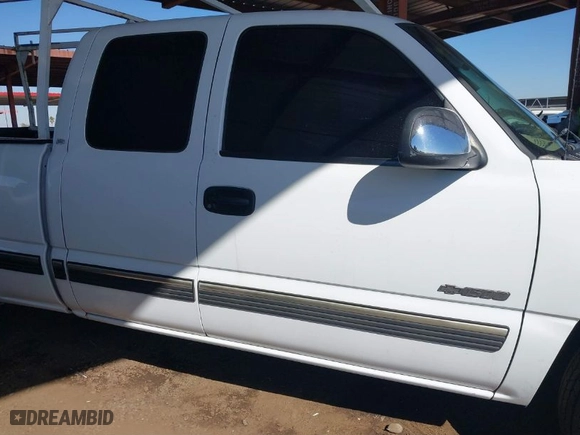 2002 Chevrolet Silverado 1500 LS with VIN 2GCEC19T321327368, listed as a IAAI auction lot 41524980 with 205,617 mi miles. Bid and sale history available at carsss.com. Image 13.