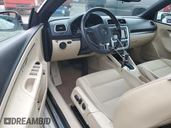 2010 Volkswagen Eos Komfort с VIN WVWBA7AH6AV021460, выставлен на аукционе Copart как лот 58168465 с пробегом 79 708 миль миль и Списание • Salvage title. История ставок и продаж доступна на DreamBid. Изображение 8.