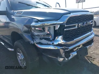2022 Ram 2500 Tradesman with VIN 3C6UR5HJ2NG111757, listed as a IAAI auction lot 41537105 with 64,589 mi miles and . Bid and sale history available at DreamBid. Image 6.