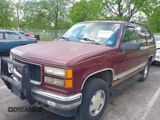 1999 GMC Yukon z VIN 1GKEK13R4XJ784790, wystawiony jako IAAI lot #42221278 z przebiegiem 189 372 mil mil oraz . Historia ofert i sprzedaży dostępna na DreamBid. Obrazek 2.