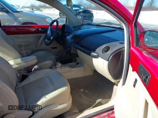 2008 Volkswagen New Beetle Coupe S with VIN 3VWPW31CX8M526844, listed as a IAAI auction lot 41672088 with 141,506 mi miles. Bid and sale history available at carsss.com. Image 5.