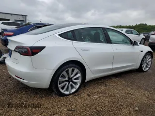 2020 Tesla Model 3 Long Range z VIN 5YJ3E1EB3LF667522, wystawiony jako Copart lot #57421145 z przebiegiem 77 821 mil mil oraz Szkoda całkowita • Salvage title. Historia ofert i sprzedaży dostępna na DreamBid. Obrazek 3.