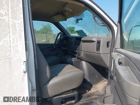 2006 Chevrolet Express Cargo с VIN 1GCFG15X961216031, выставлен на аукционе IAAI как лот 42403429 с пробегом 172 462 миль миль и . История ставок и продаж доступна на DreamBid. Изображение 5.