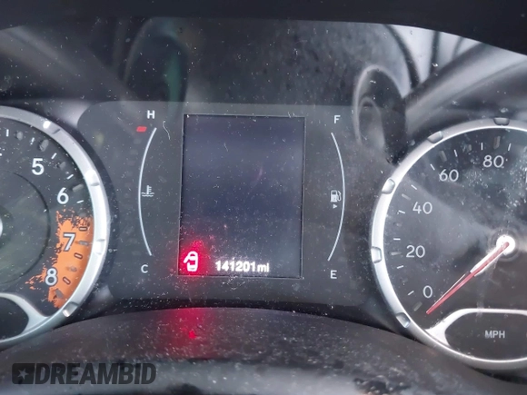 2017 Jeep Renegade Latitude z VIN ZACCJABB4HPG33377, wystawiony jako IAAI lot #41967663 z przebiegiem 141 201 mil mil oraz . Historia ofert i sprzedaży dostępna na DreamBid. Obrazek 7.