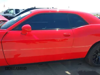 2018 Dodge Challenger SXT z VIN 2C3CDZAG6JH294667, wystawiony jako IAAI lot #42062200 z przebiegiem 84 911 mil mil oraz . Historia ofert i sprzedaży dostępna na DreamBid. Obrazek 15.