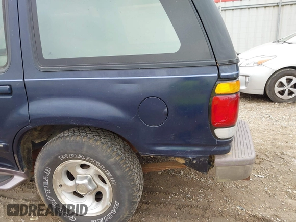 1995 Ford Explorer Eddie Bauer with VIN 1FMDU32X2SUB15613, listed as a IAAI auction lot 41863671 with 121,584 mi miles and . Bid and sale history available at DreamBid. Image 6.