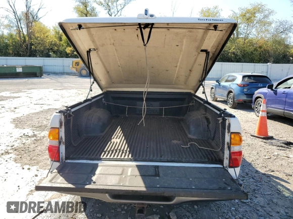 2001 Toyota Tacoma z VIN 5TEPM62N61Z861201, wystawiony jako Copart lot #73570734 z przebiegiem 194 870 mil mil oraz Czysty tytuł • Clean title. Historia ofert i sprzedaży dostępna na DreamBid. Obrazek 6.