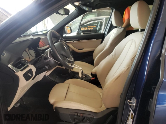 2018 BMW X1 xDrive28i with VIN WBXHT3C30J3H33429, listed as a Copart auction lot 49220033 with 28,916 mi miles. Bid and sale history available at carsss.com. Image 7.