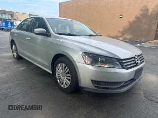 2014 Volkswagen Passat Wolfsburg Edition z VIN 1VWAT7A34EC065367, wystawiony jako Copart lot #60574015 z przebiegiem 85 800 mil mil oraz Czysty tytuł • Clean title. Historia ofert i sprzedaży dostępna na DreamBid. Obrazek 1.
